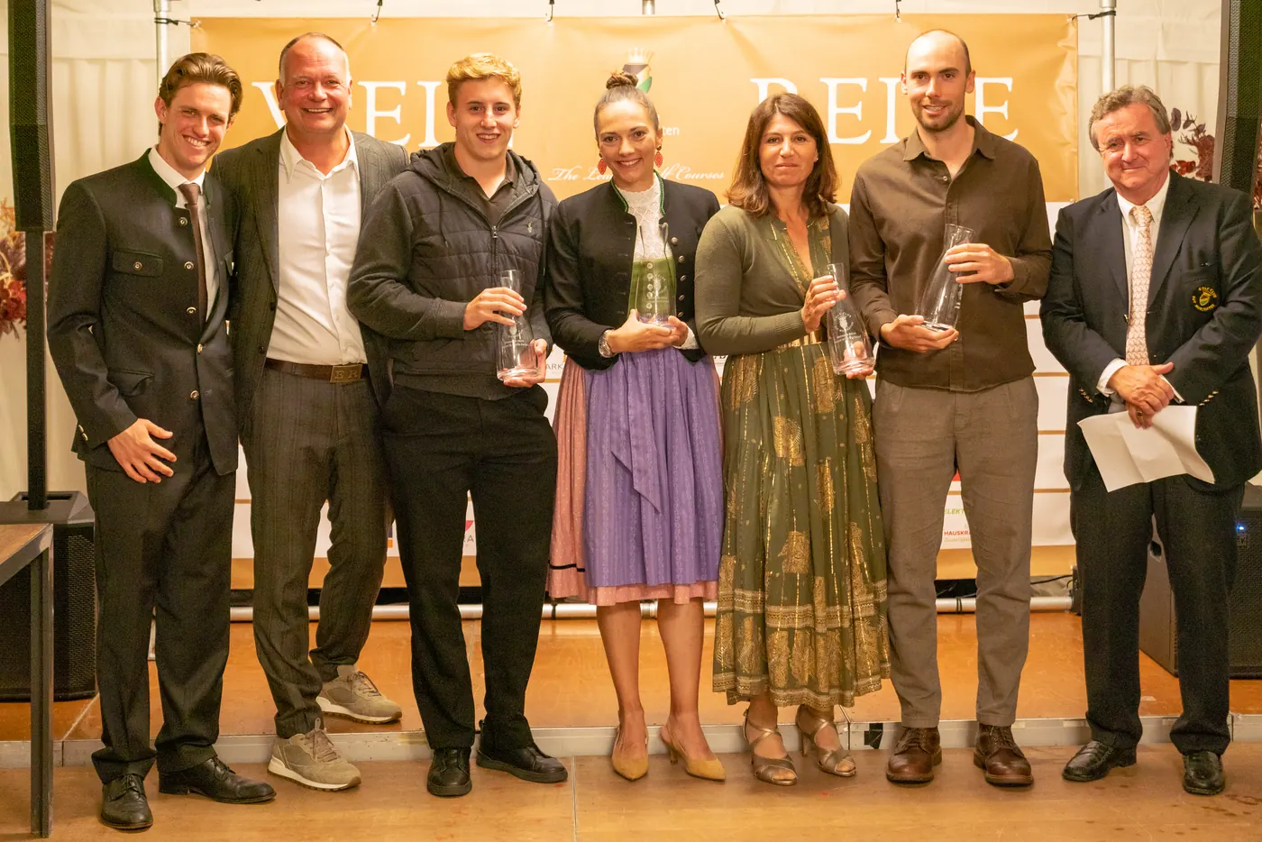 Siegerehrung vor der Weinreife-Wand im Festzelt